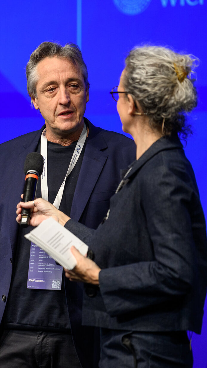 Günther Rupprechter (TU Wien), Frank Madeo (Uni Graz) und Moderatorin Birgit Dalheimer (ORF) auf der Bühne