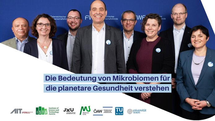 Gruppenbild der Clustermitglieder und Logos der Forschungsstätten