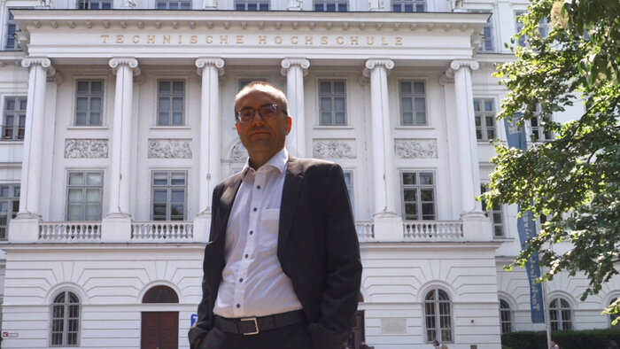 Matteo Maffei vor der TU Wien