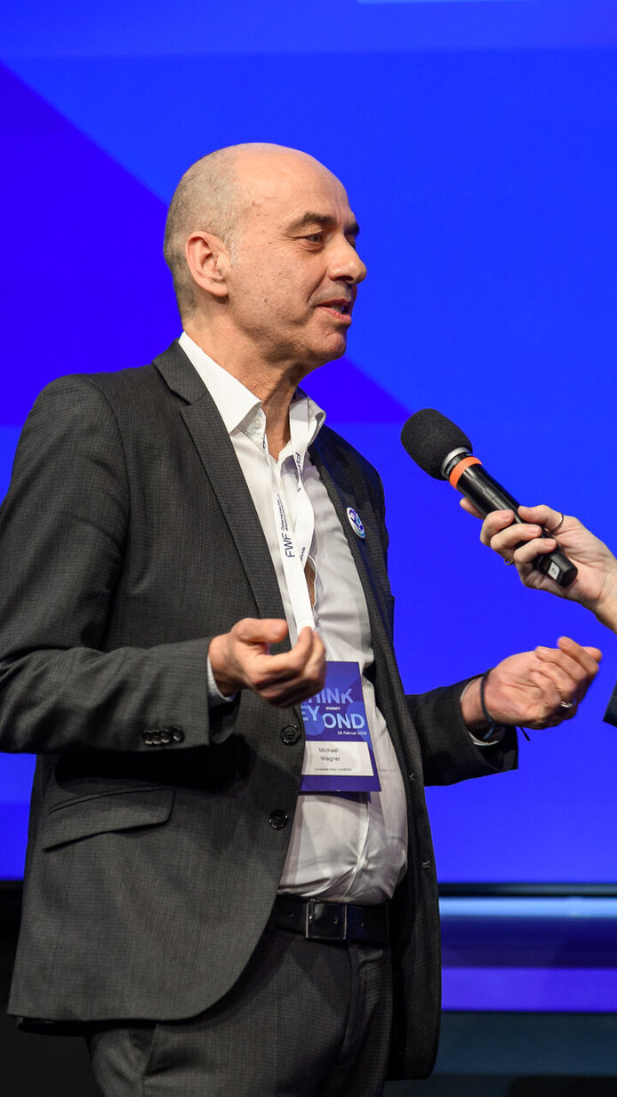 Michael Wagner (Uni Wien) und Moderatorin Birgit Dalheimer (ORF) auf der Bühne