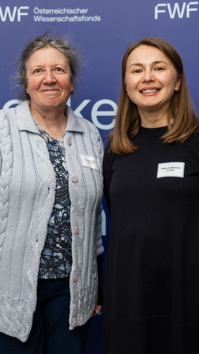 Teilnehmerinnen vor der FWF-Fotowand
