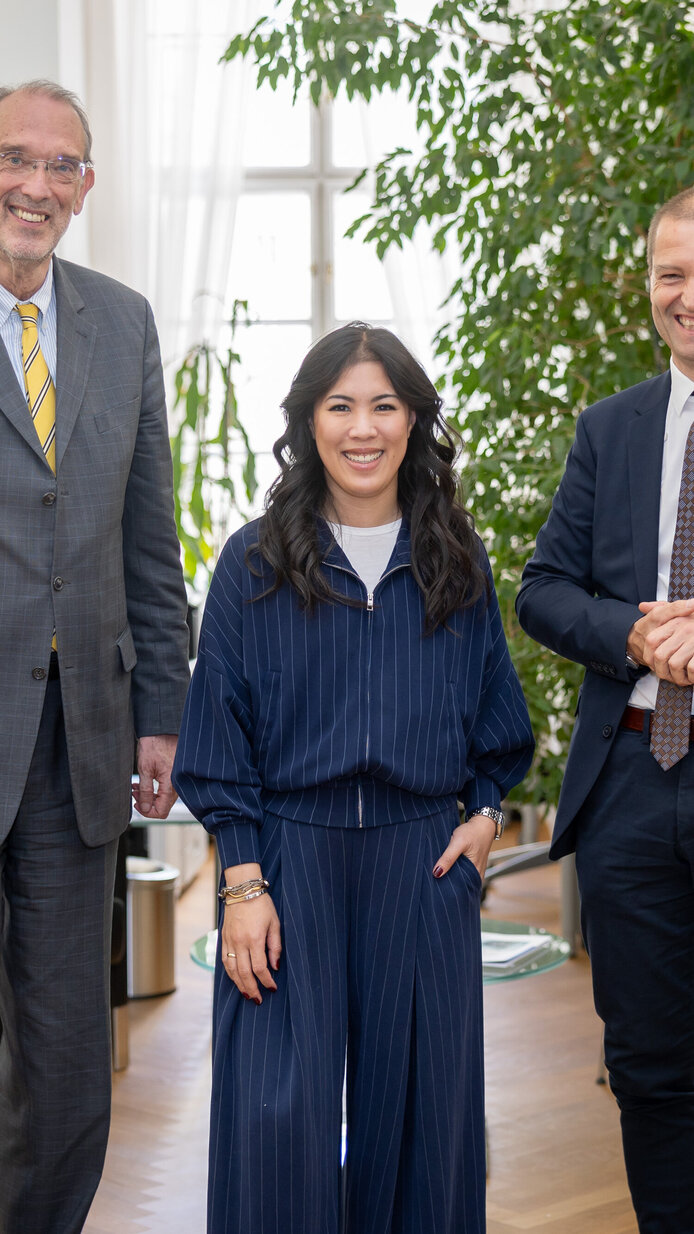 Mai Thi Nguyen-Kim beim Vortrag im Festsaal der ÖAW