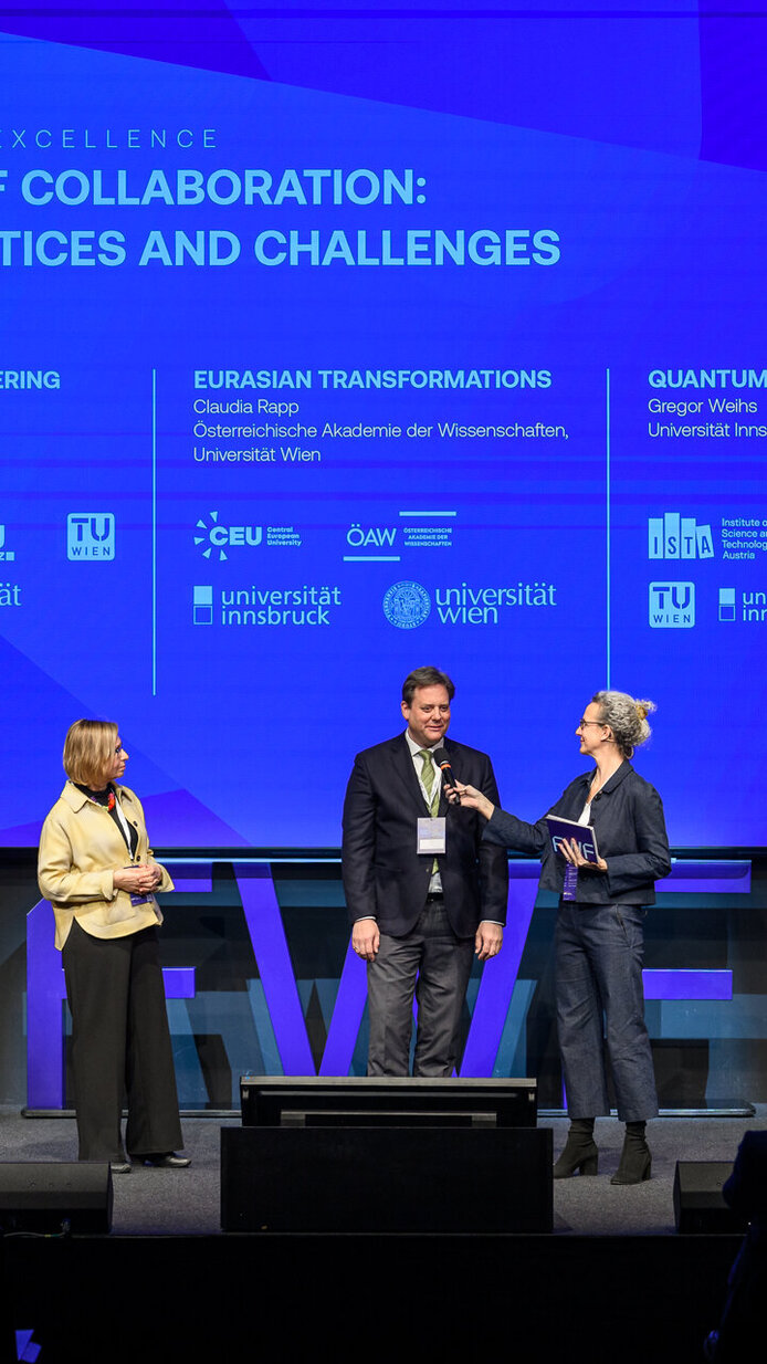 Gregor Weihs (Uni Innsbruck), Claudia Rapp (ÖAW/Uni Wien), Roland Ludwig (BOKU Wien) und Moderatorin Birgit Dalheimer (ORF) auf der Bühne