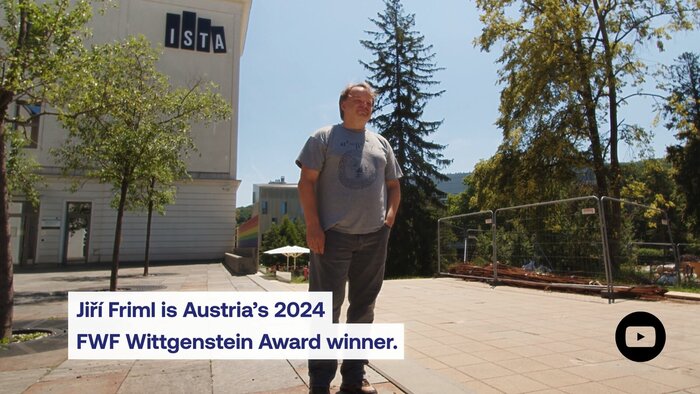 Jiří Friml steht vor dem ISTA-Gebäude