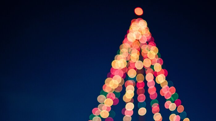 Weihnachtsbeleuchtung in der Nacht