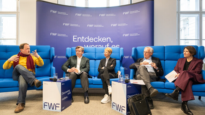 Andreas Kosmider, Markus Reinhard, Beate Eckhardt, Georg Winckler, Ruth Williams während der Diskussion