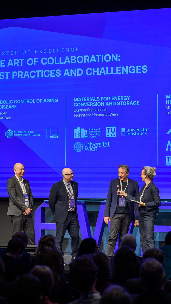 Michael Wagner (Uni Wien), Günther Rupprechter (TU Wien), Frank Madeo (Uni Graz) und Moderatorin Birgit Dalheimer (ORF) auf der Bühne