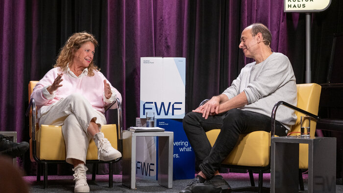 Haya Molcho und Michael Wagner im Gespräch auf der Bühne