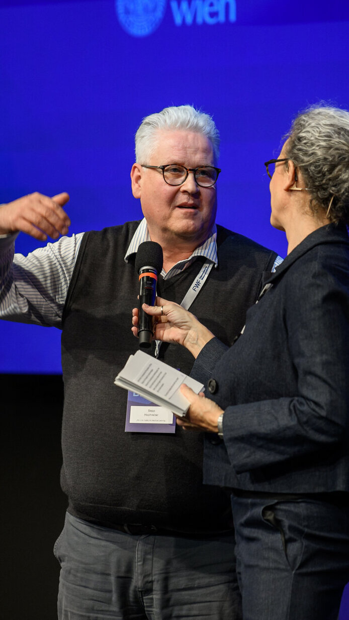 Tibor Harkany (MedUni Wien), Sepp Hochreiter (Uni Linz) und Moderatorin Birgit Dalheimer (ORF) auf der Bühne
