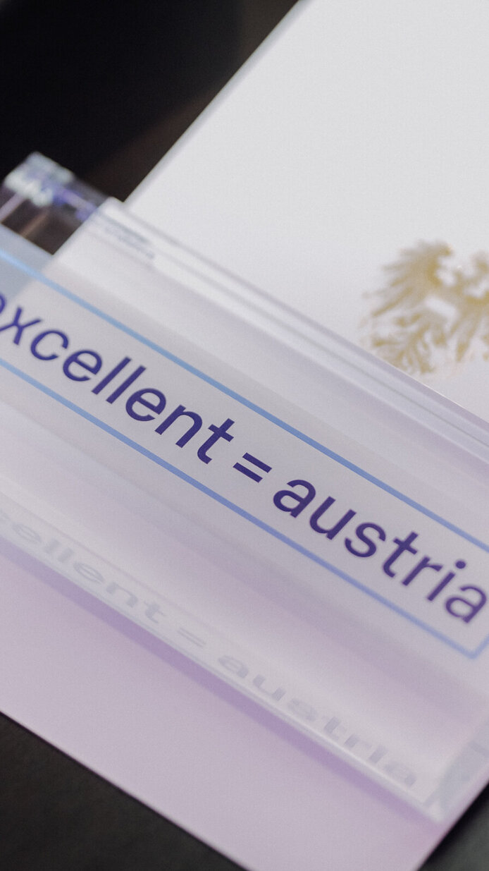 Nahaufnahme einer excellent = austria Urkunde