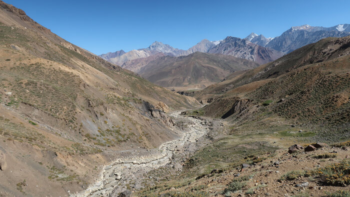 Ein ausgetrocknetes Flussbett