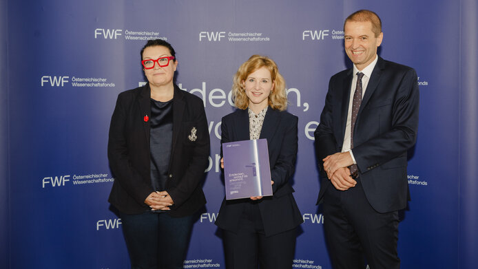 FWF-Vizepräsidentin Ursula Jakubek, Wissenschaftsministerin Eva-Maria Holzleitner und FWF-Präsident Christof Gattringer bei der Präsentation der FWF-Förderbilanz 2024
