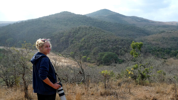 Bea Maas in vor Wildnis und Bergen Afrika