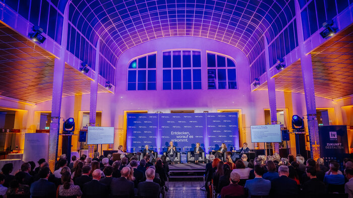 Hannelore Veit, Manuela Baccarini, Christian Pohl, Barbara Weitgruber, Mari Sundli Tveit und FWF-Präsident Christof Gattringer
