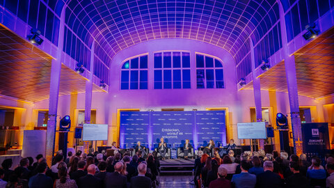 Hannelore Veit, Manuela Baccarini, Christian Pohl, Barbara Weitgruber, Mari Sundli Tveit und FWF-Präsident Christof Gattringer