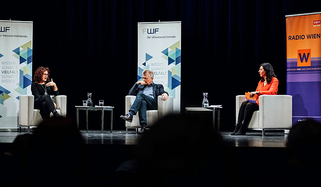 Alexandra Schleischitz, Andreas Karwautz und Jasmin Dolati auf der Bühne
